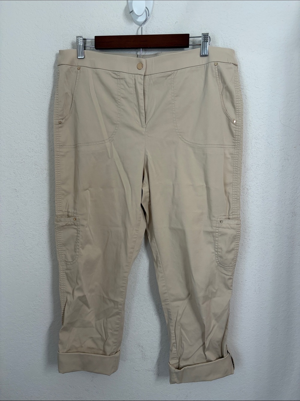 Chico’s Size 2 (12) Beige Cargo Capri Pants Stretch Utility Cropped Khaki